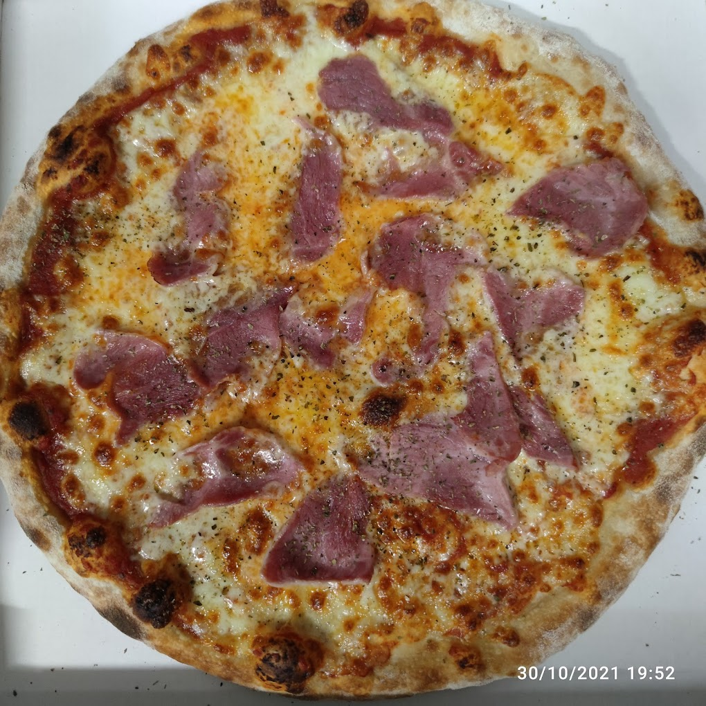 Pizza au jambon cuit